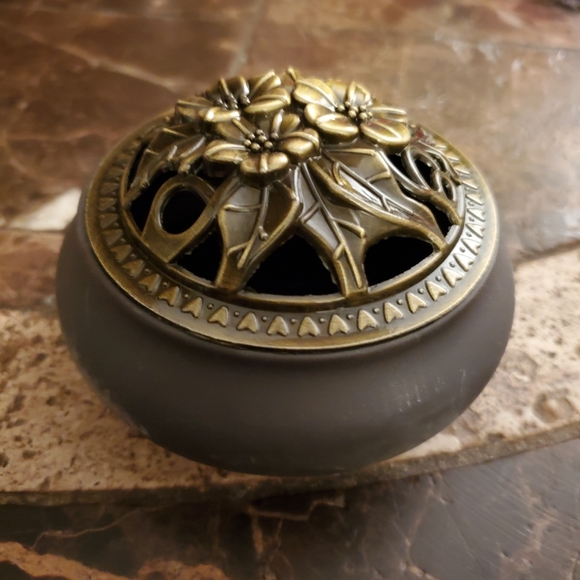 Renjia Porcelain Black and antique gold insesnse burner new in box - Picture 6 of 7